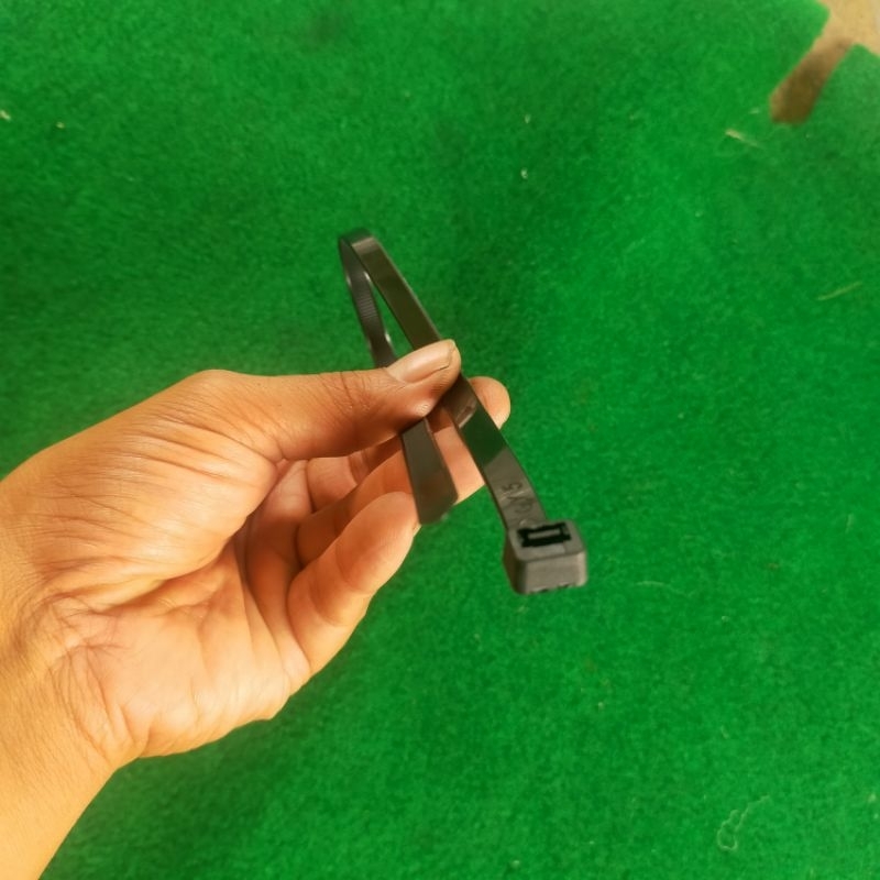 tali ties kabel besar 7,6mmx40cm hitam 5 biji