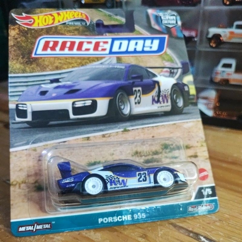 Hot Wheels Premium Porsche 935 Race Day Ungu