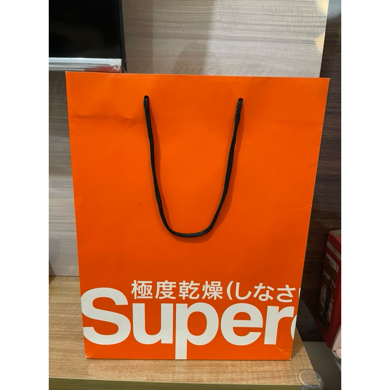 

SALE‼️Paperbag Superdry size besar 29.5 x 38.5 x 10 cm