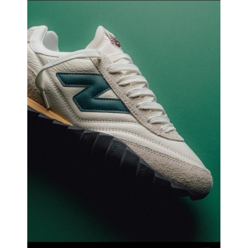 New Balance RC30