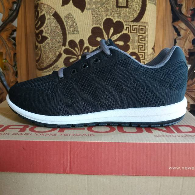 New Era Britney Sepatu Sekolah Sepatu Wanita Warna Hitam Putih