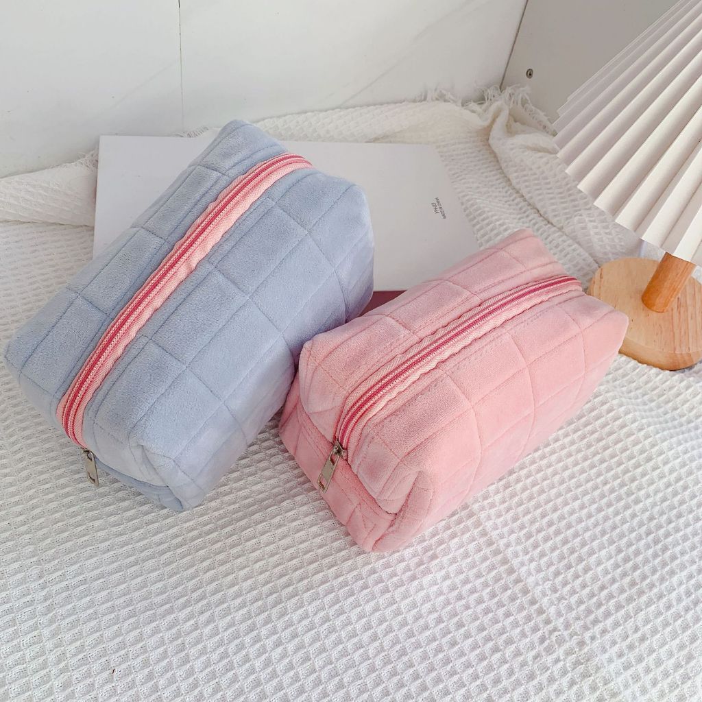 

Tempat Pensil Tepak Bulu Kotak Large 5 Warna
