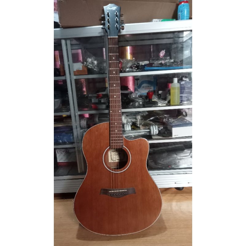 OLSHOP BANJARMASIN - Gitar akustik original cowboy GWC39 NS kondisi bening satu paket komplit