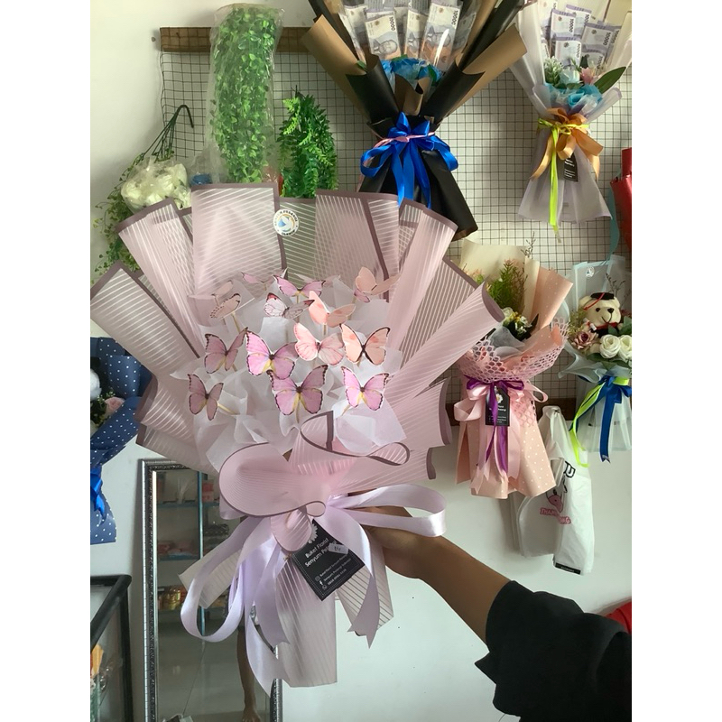 

Buket kupu kupu artificial/ Buket Cantik / Buket unik/ Hadiah wisuda