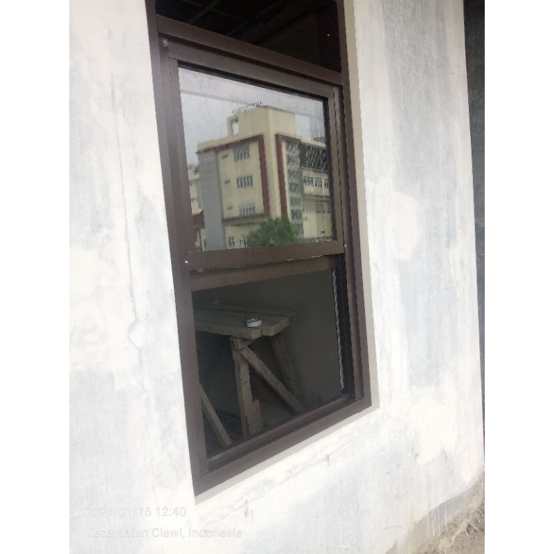 Jendela vertikal aluminium