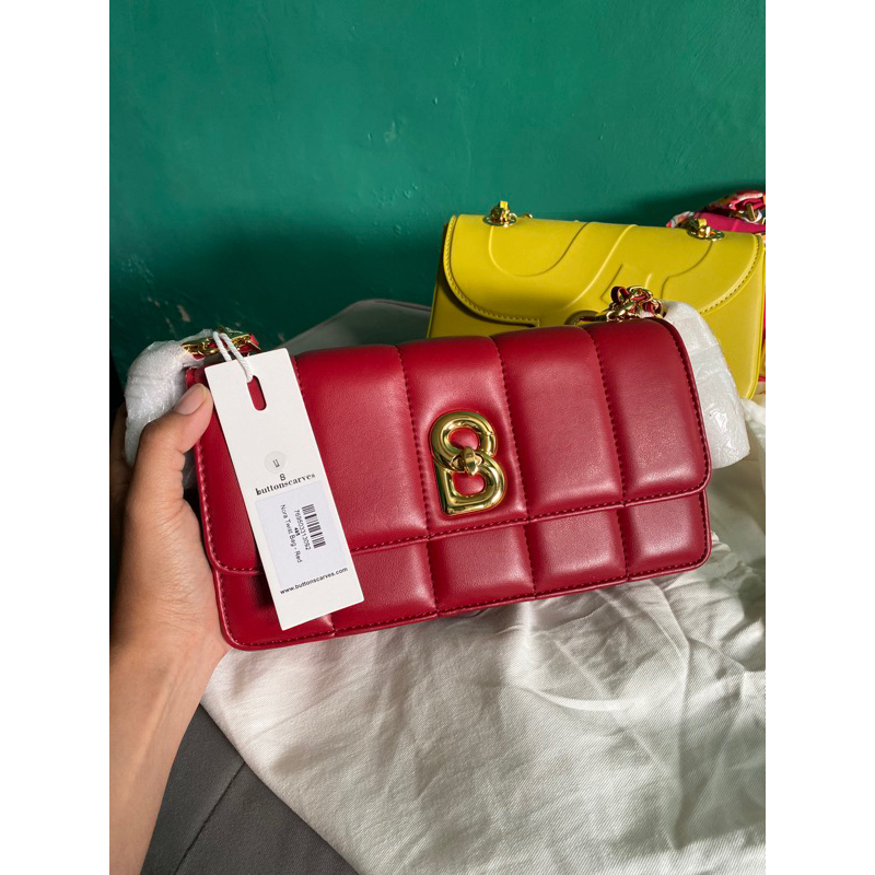 NEW NORA CHAIN RED BUTTONSCRAVES