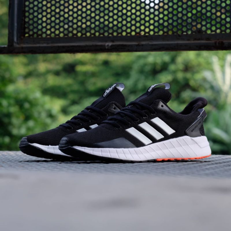 Sepatu Sneakers Running Pria Adds Questar Ride Hitam Ori Komponen