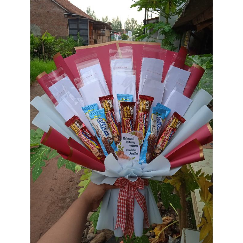 

Buket Snack bengbeng dilan dan uang 10 lembar kosongan | buket wedding, ulang tahun, valentine, wisuda