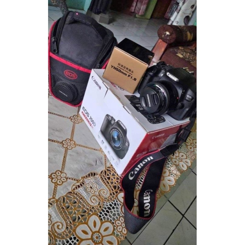 CAMERA DSLR CANON M100 SECOND/LENSA