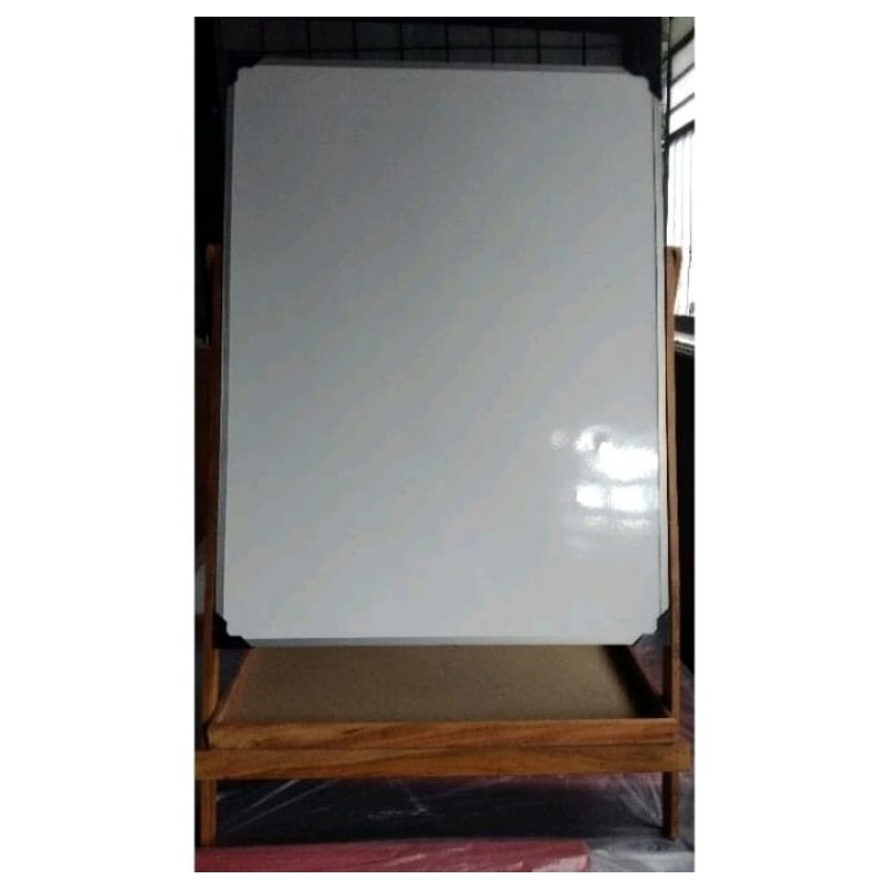 

PAPAN TULIS WHITEBOARD PLUS KAKI KAYU JATI MAGNET 60×80