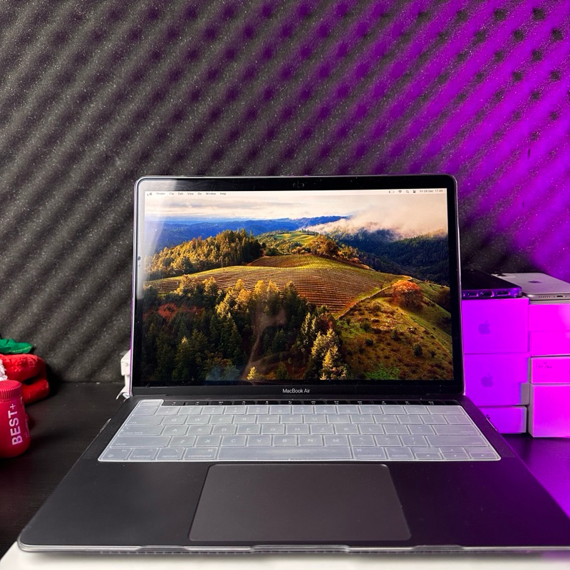 Macbook Air M1 2020 13 inch iBox like new