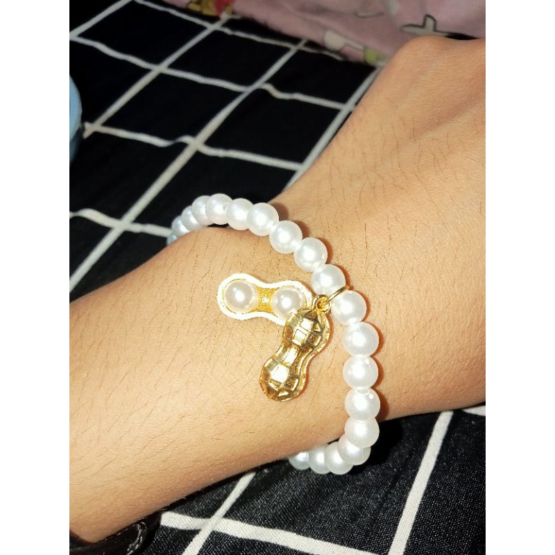 Gelang tangan mutiara bermotif kacang