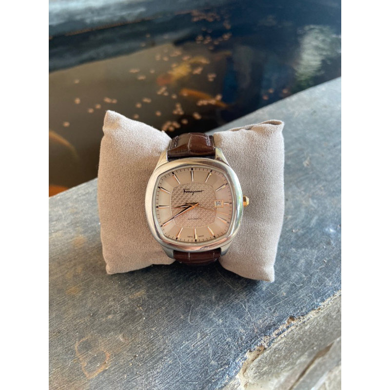 Salvatore Ferragamo Automatic Swiss Jam Tangan Bekas