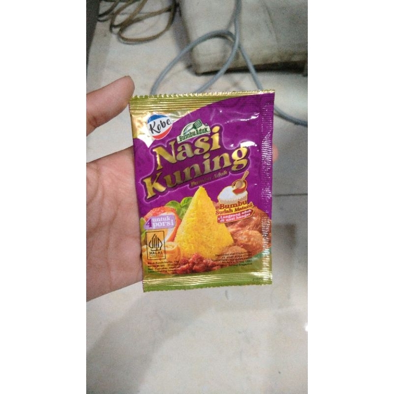 

Kobe Bumbu Nasi Kuning Praktis tinggal di Aduk