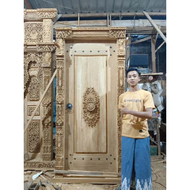 GEBYOK UKIR JEPARA MOTIF PINTU KAMAR