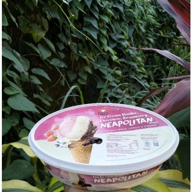 

Es krim Diamond Neopolitan 700ml