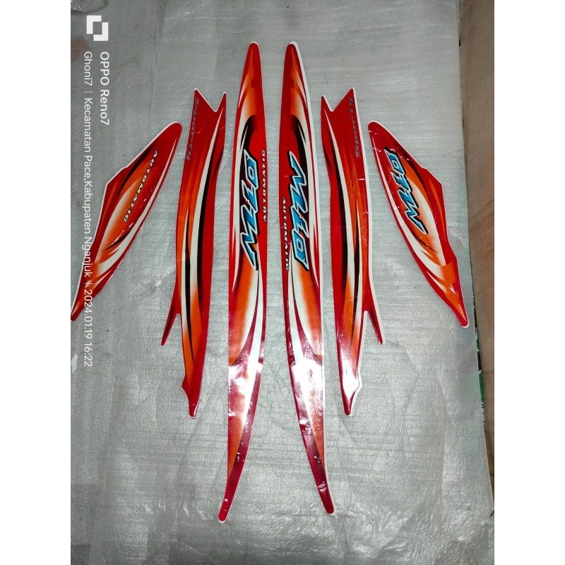 Striping stiker body kanan kiri full set Mio sporty warna merah tahun 2007