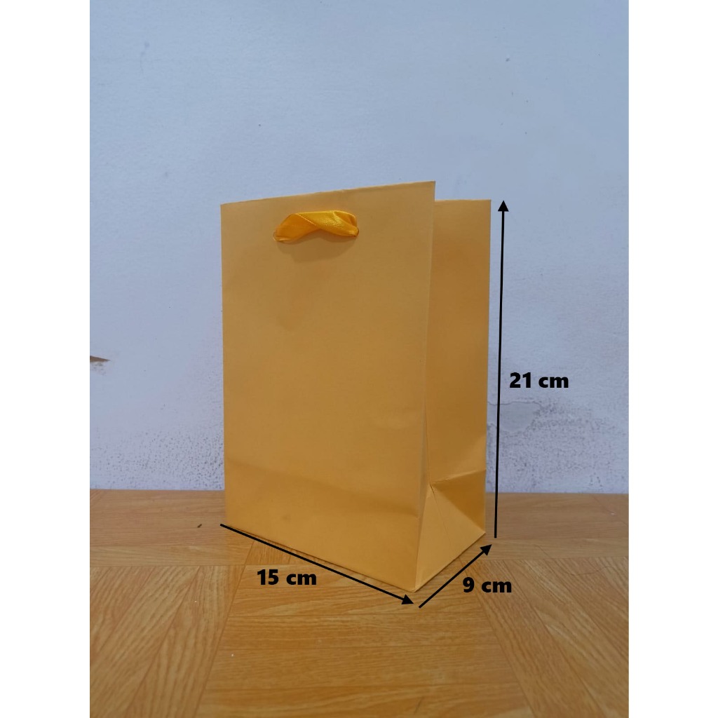 

Paperbag Talikur Warna Kuning - bahan BC 150gsm - 15 x 9 x 21
