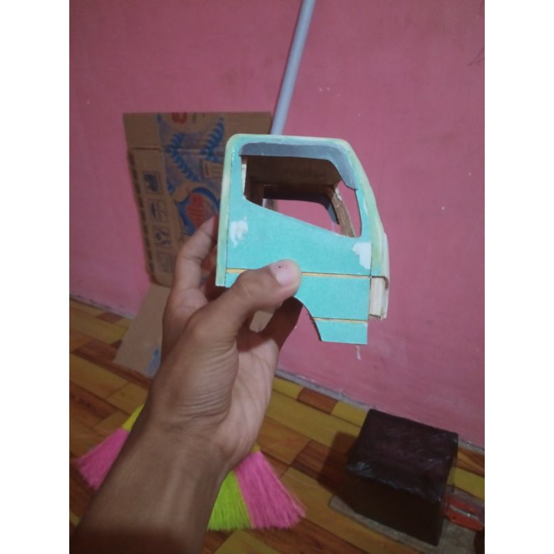 kabin Miniatur truk canter