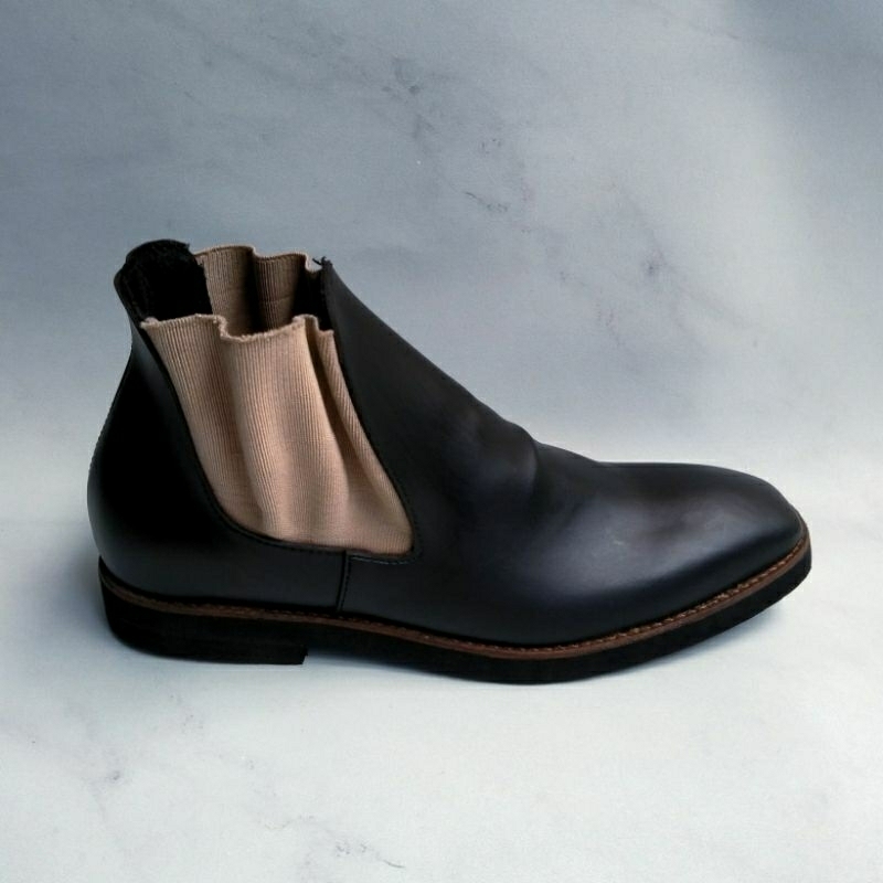 Chelsea boots kulit ( produk sample = kanan saja )