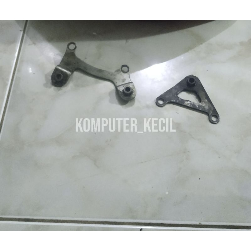 breket Undercowl Honda cs1 original