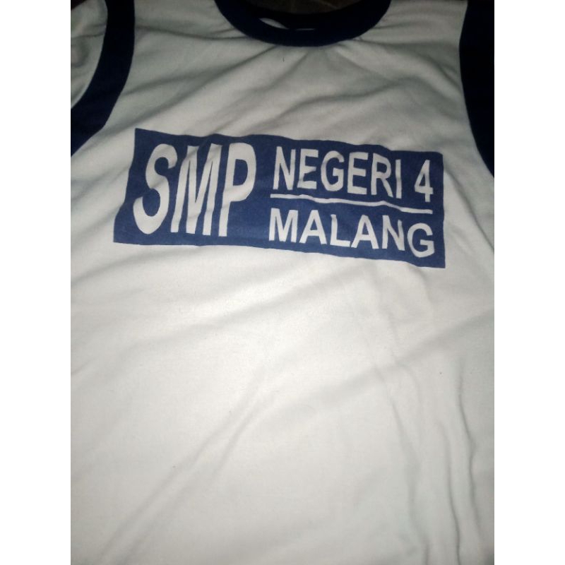 seragam olahraga smpn 4 malang preloved