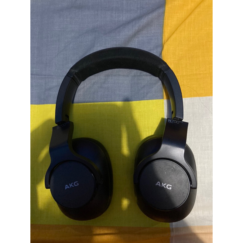 AKG N700 wireless headphone