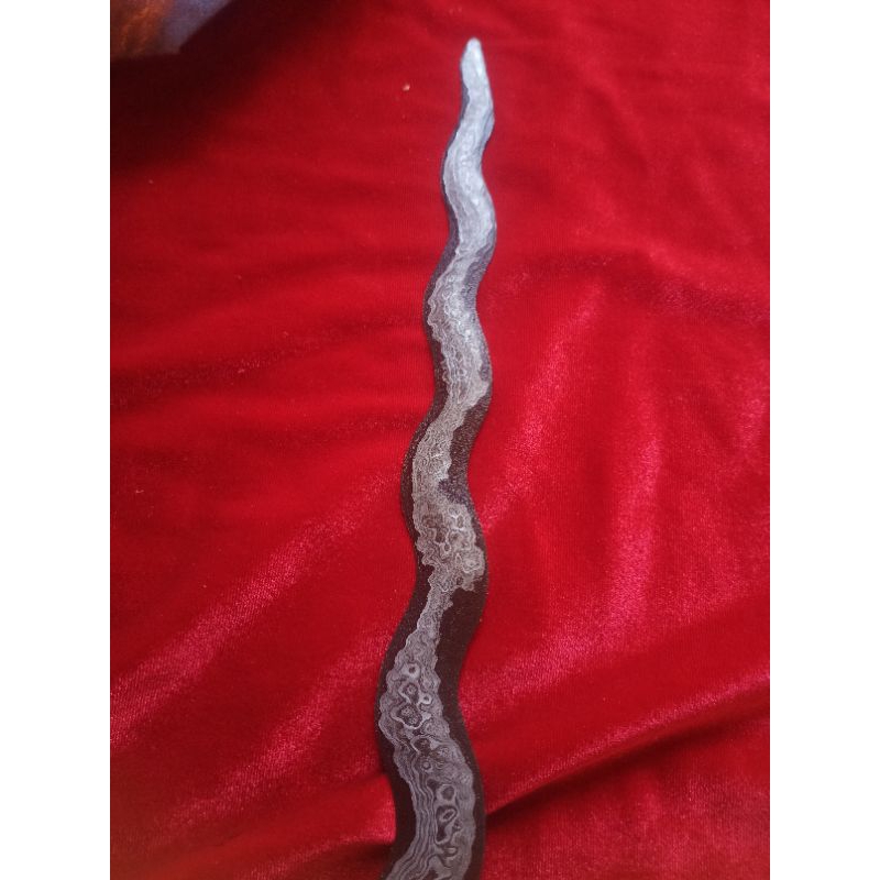 keris sengkelat luk 13 wingit