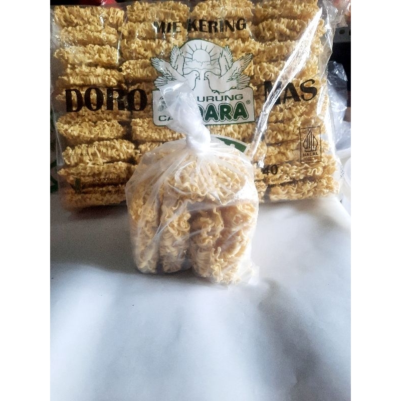 

Mie Kering Doromas 250 Gram / Mie Cap Burung Dara / Pipih Hijau