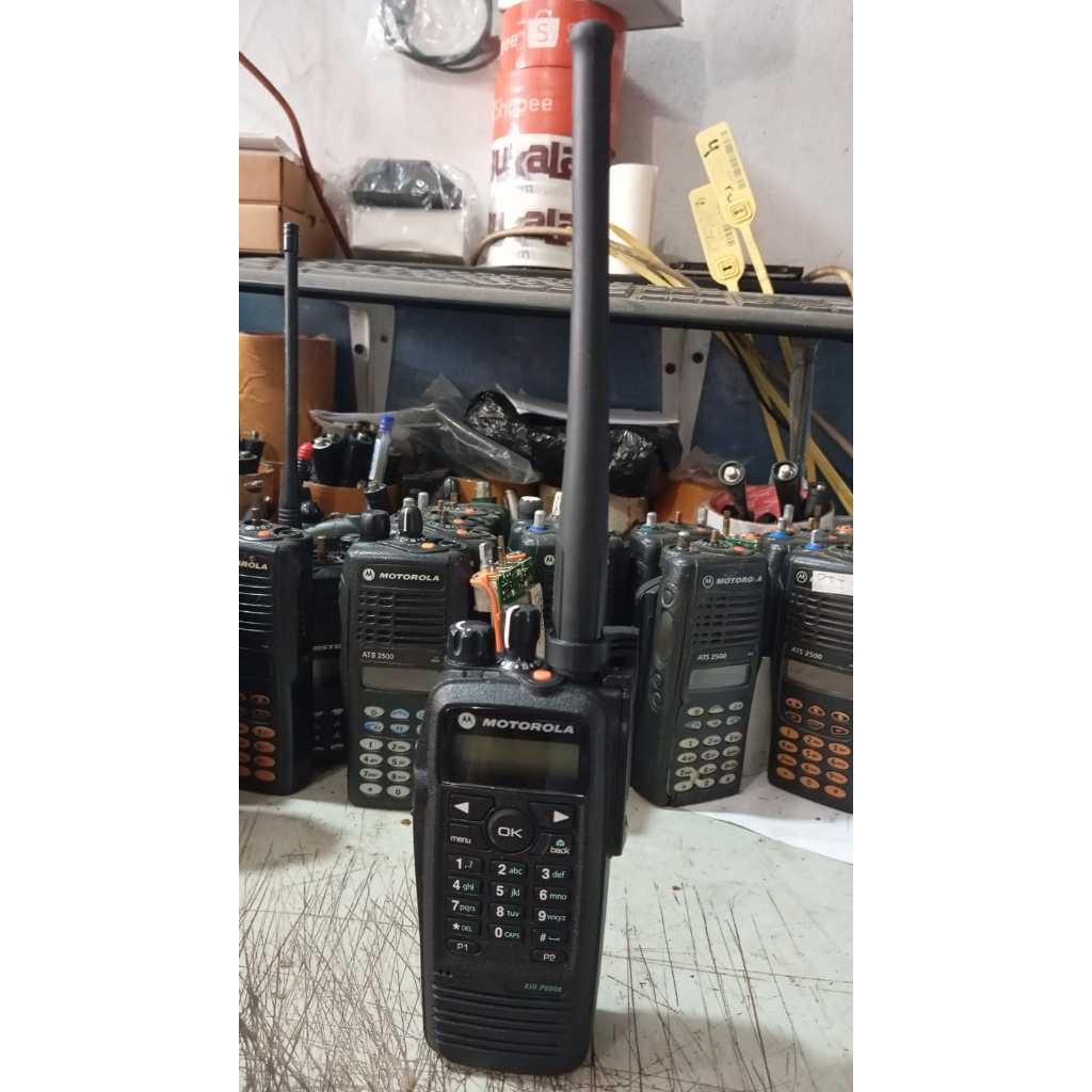 HT MOTOROLA XIR P8268 TRUNKING 800 MHZ MOTOTRBO XIR8268 FREKUENSI 900MHZ SEPERTI BARU LENGKAP CHARGE