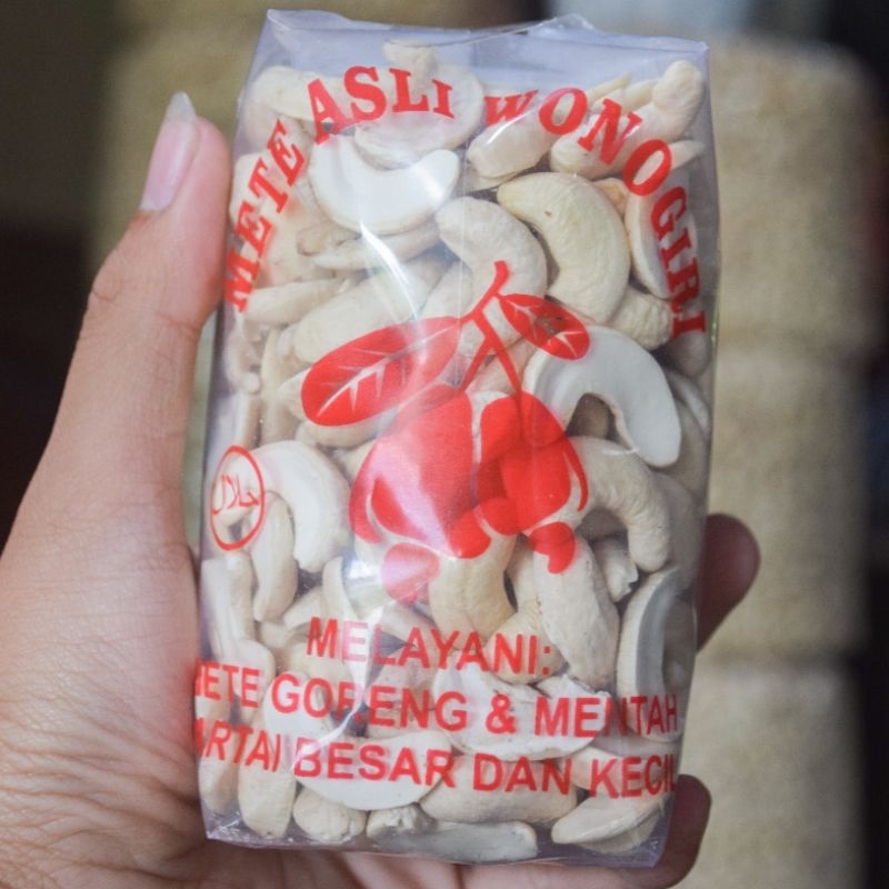 

Kacang Mede Mentah Kacang Mete Belahan Wonogiri kualitas Super kemasan 200gram