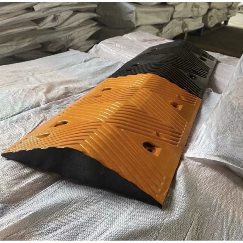 Premium Rubber Speed Hump  Polisi Tidur Karet 100cm Tinggi 7 Cm