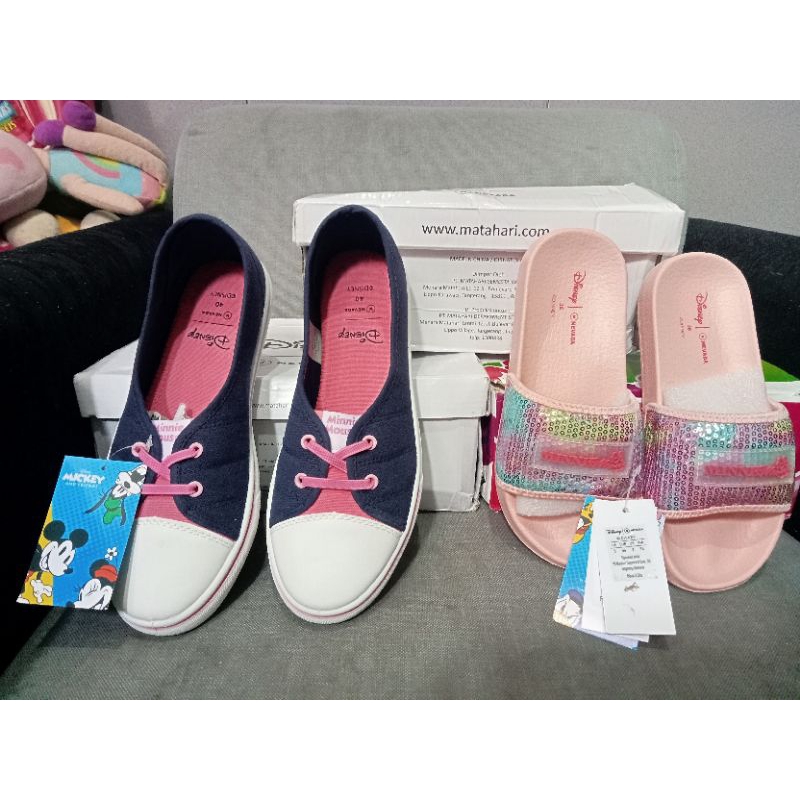 Sepatu slip on Ramayana size 40 disney