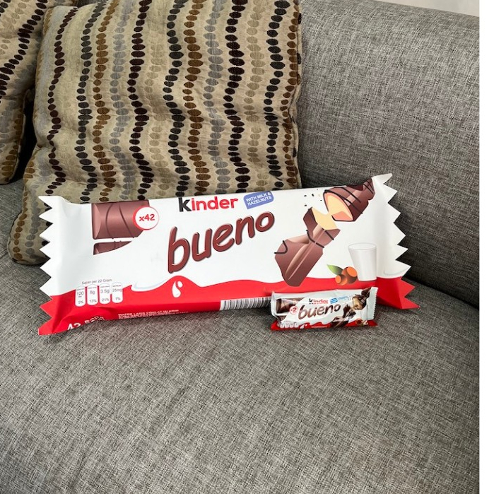 

Kinder Bueno Giant