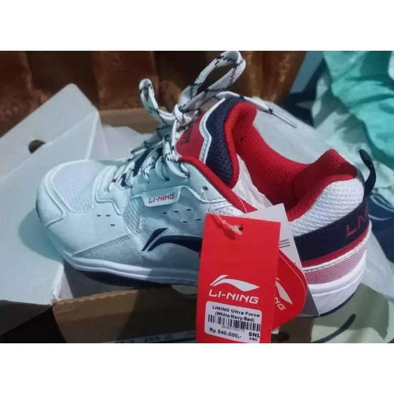 sepatu Badminton Lining