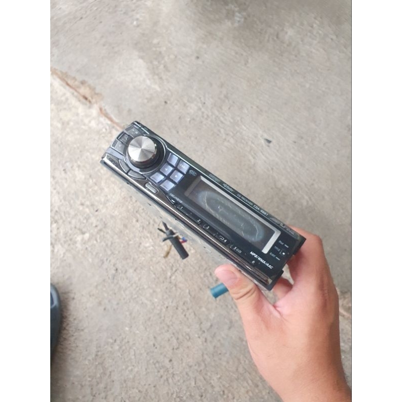 Tape radio singledin alpine CDA 9887 fungsi normal yang tau barang