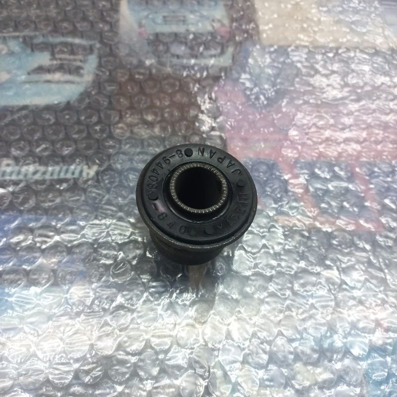KARET SAYAP ATAS / BUSHING ARM ATAS ISUZU DMAX 2001-2012 JPN
