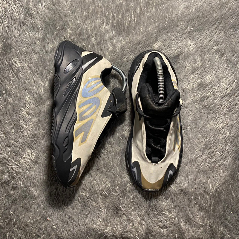 Adidas Yeezy Boosf 700 MNVN size 38