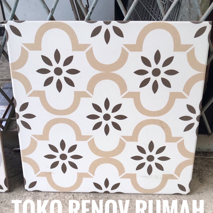 Ready Bermanfaat  keramik 4x4 lantai cream matedoff keramik dekoratif keramik lantai motif bunga ker