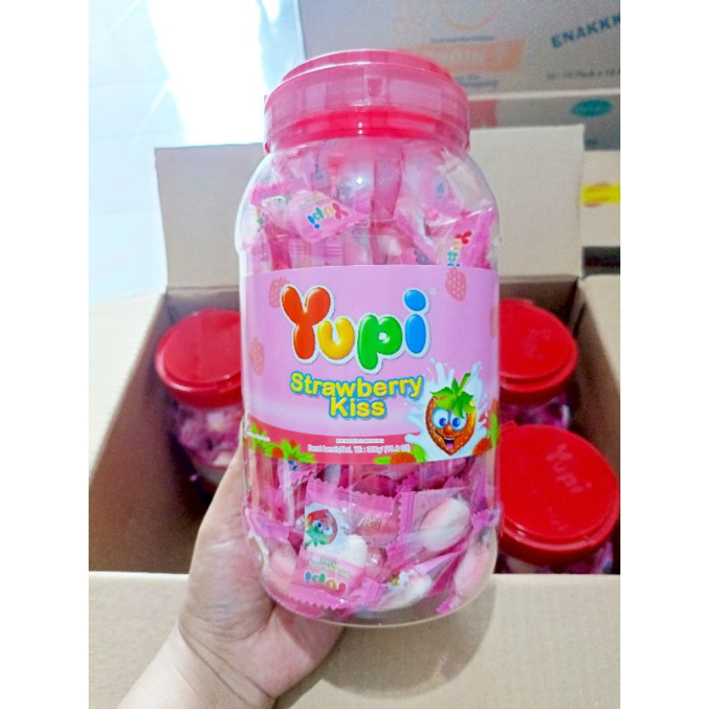 

Permen yupi strawberry kiss toples
