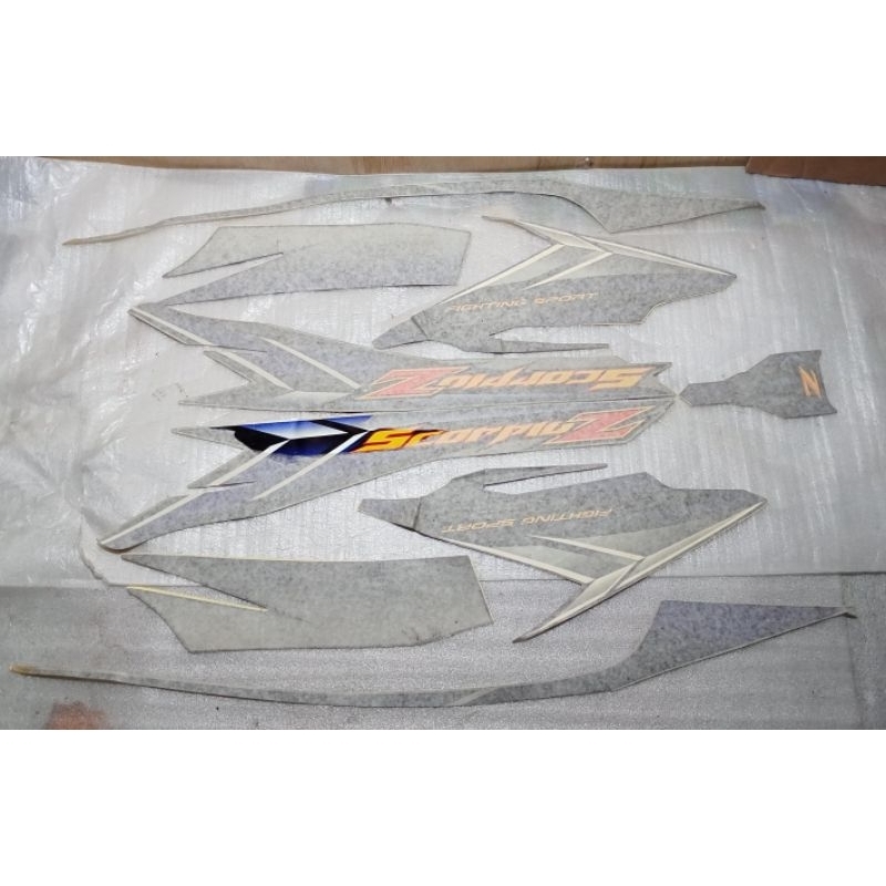 Striping stiker body kanan kiri full set Scorpio z tahun 2006 warna biru original