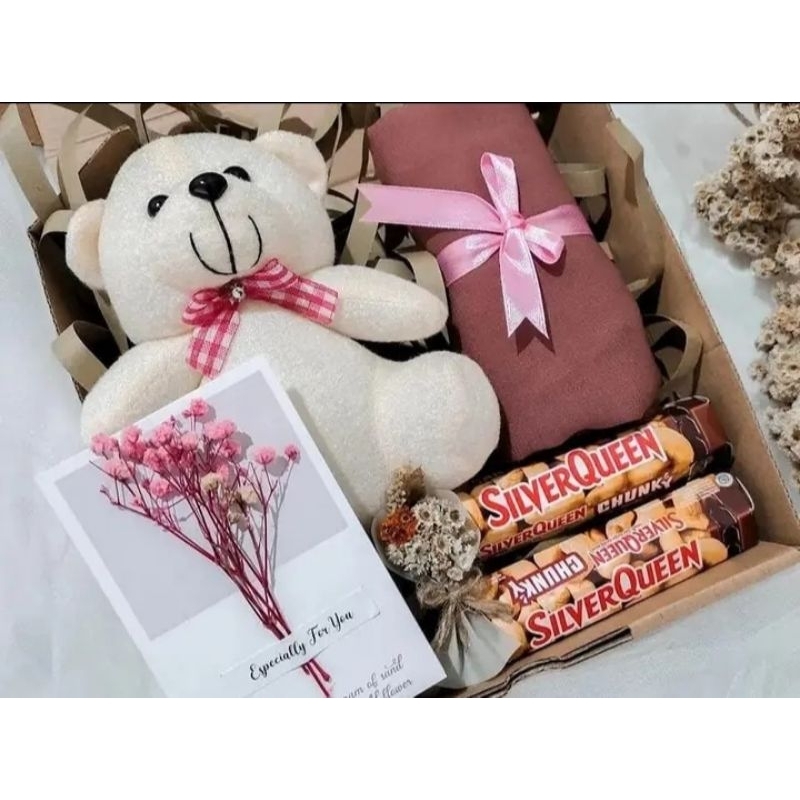 

Hampers/gift box/hadiah cewe cowo request