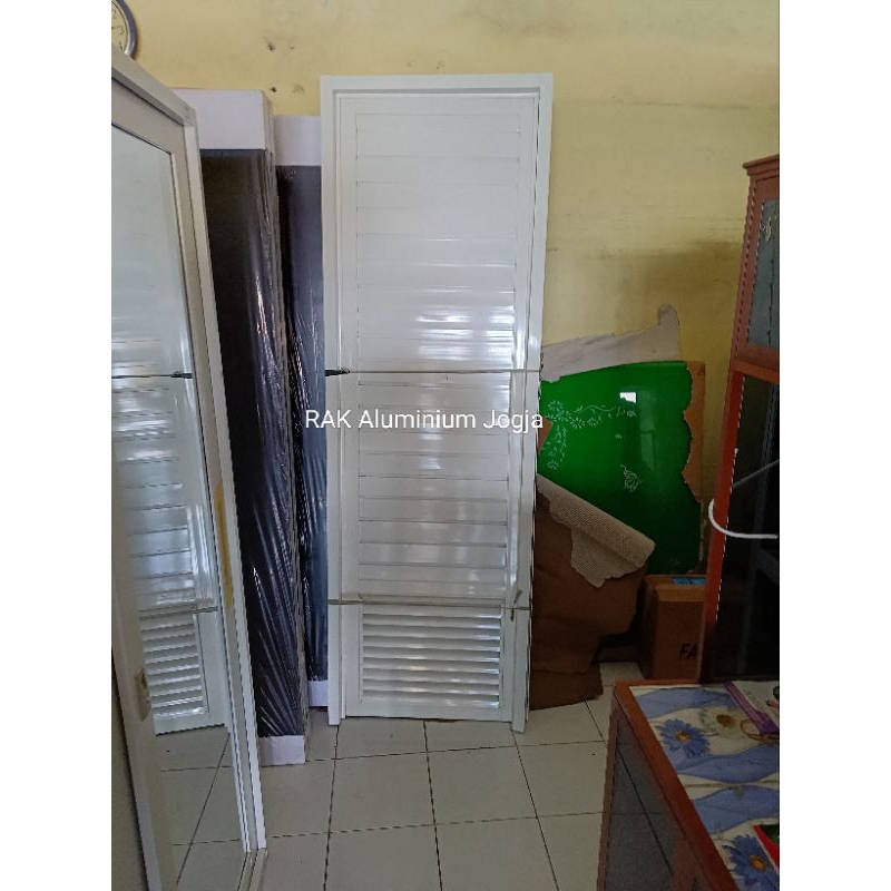 Pintu Kamar Mandi Aluminium Jalusi