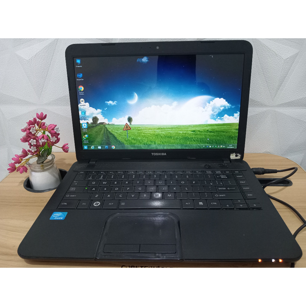 Laptop toshiba satellite c800 500GB HDD 2gb RAM processor intel celeron cpu B830 1.8GHz realpict no 