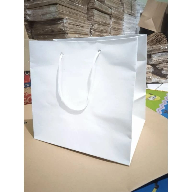 

Paperbag Polos Putih 22x14x20 |Tas Kado | Tas Souvenir | Shopping Bag