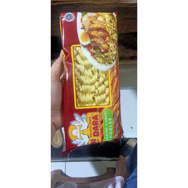 

mie kering (lebar) noodles