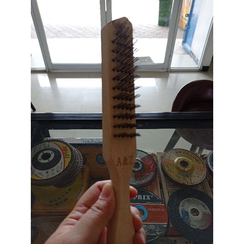 SIKAT KAWAT BESI (BAJA)