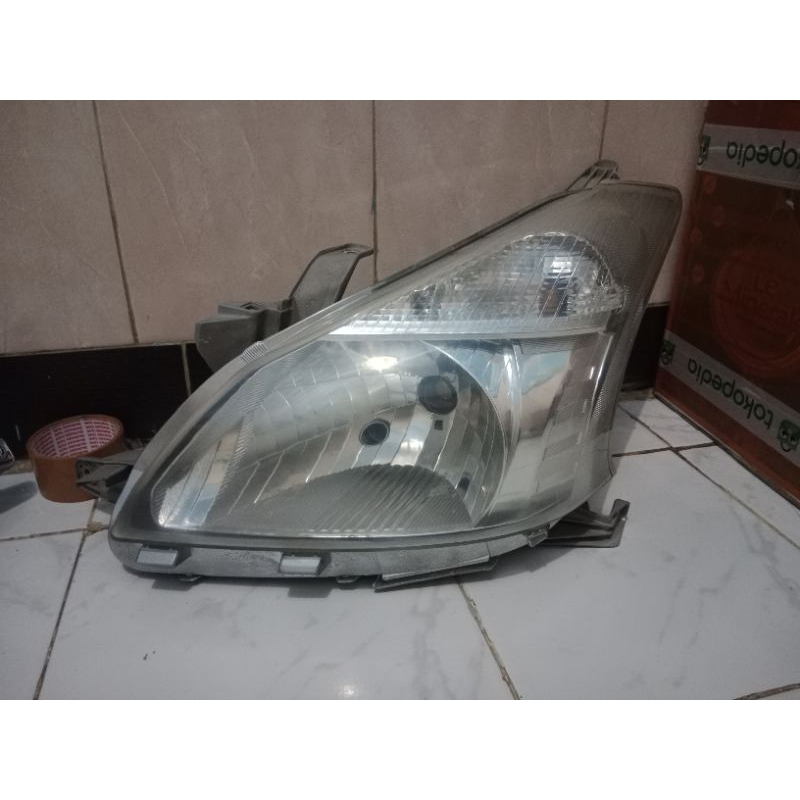 Headlamp avanza 2012-2015 original (kiri)