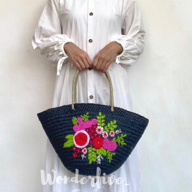 Tas Anyaman Kerajinan Mendong Hias Sulam Bunga Etnik Bali / Tas Bangkok / Tas Parcel