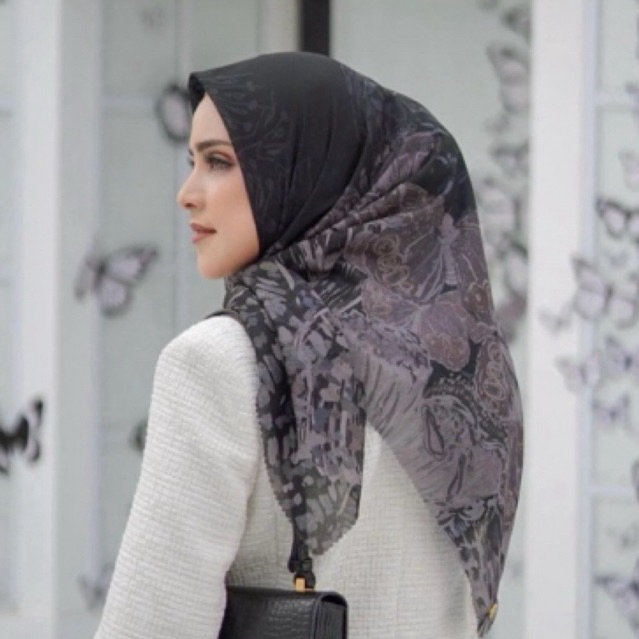 preloved farsha buttonscarves